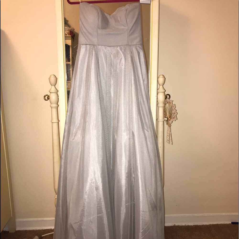 Dress - Picture 4 of 4
